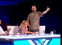 Cheloo a fost scos din minţi de un concurent X Factor