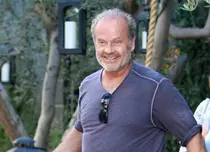 Kelsey Grammer şi-a dus fetiţa de trei luni la vila Playboy