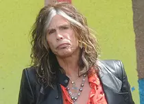 Steven Tyler a servit pizza într-un restaurant