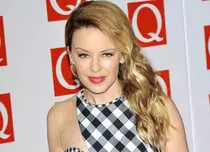 Kylie Minogue vrea să-şi salveze relaţia
