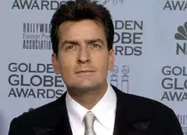 Charlie Sheen a fost părăsit de cei mai apropiaţi colaboratori