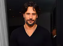 Joe Manganiello revine la tv în sitcomul „Mom”