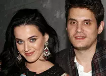 Katy Perry se pregăteşte să păşeaşcă spre altar?