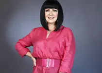 Neti Sandu își sărbătorește ziua de naștere. Cum a ajuns să citească în astre