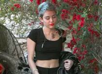 Miley Cyrus preferă marijuana în faţa alcoolului