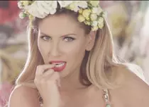 Andreea Bănică a lansat noul ei clip, “În lipsa ta”