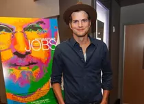 Ashton Kutcher a pus ochii pe 10 milioane de dolari