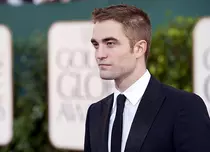 Robert Pattinson se iubeşte cu nepoata lui Elvis?