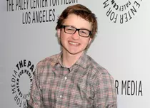 Angus T. Jones renunţă la "Doi bărbaţi şi jumătate"