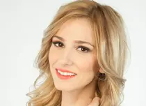 Dana Rogoz îşi aniversează ziua de naştere la Paris 