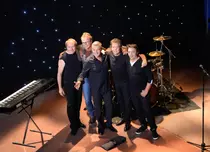 Holograf a scos clipul piesei "Roua dimineţii"