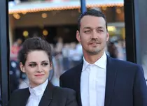 Kristen Stewart l-a consolat pe Rupert Sanders după divorţ?
