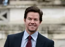 Mark Wahlberg e, în sfârşit, absolvent de liceu!