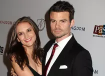 Rachael Leigh Cook şi Daniel Gillies au devenit părinţi