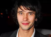 Brian May îl vrea pe Ben Whishaw pentru rolul lui Freddie Mercury