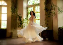 FOTO: Angela Gheorghiu a lansat un nou videoclip, pentru piesa “Copacul”