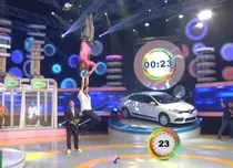 Bogdan Vlădău, suspendat în aer, cu capul în jos, la “Jumătatea mea ştie”