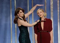 Tina Fey şi Amy Poehler vor prezenta Globurile de Aur în 2014 şi 2015