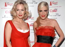 Tori Spelling şi Jennie Garth vor fi din nou colege de serial