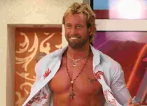 Gabriel Soto se dezbracă pentru fanii săi