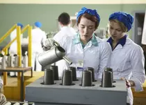 Serialul "Fetele bombă" începe diseară la Film Cafe