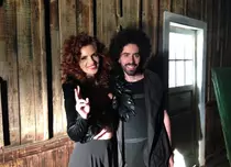 Viky Red și Ellie White au lansat Imnul Îndrăgostiților