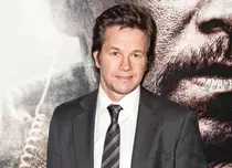 Mark Wahlberg încearcă să se îngraşe