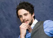 Matthew Goode va juca în sezonul 5 din „Soţia perfectă”