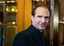 Ralph Fiennes suferă de atacuri de panică
