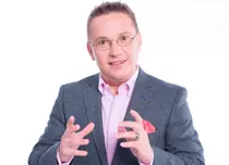 Marius Vizante, juratul de la "Junior Chef", a gătit şniţele la vârsta de opt ani