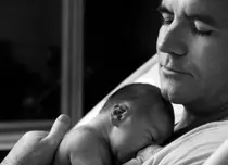 Simon Cowell îşi ia fiul la şedinţe