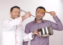 Dezbrăcatu’ şi Remus Nica prezintă, de azi, “Cireaşa de pe tort”