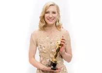 Cate Blanchett şi soţul ei (Andrew Upton) au adoptat o fetiţă