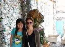 Iuliana Călinescu, de la “Trăsniţii”, a fost în vacanţă în China