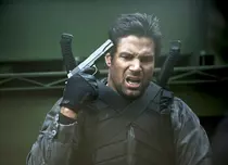 Manu Bennett dă din casa ”Arcașului”