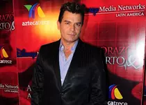 Actorul de telenovele Sergio Basañez se iubeşte cu un bărbat