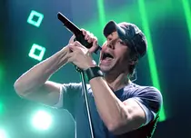 Enrique Iglesias a lansat videoclipul „Bailando”