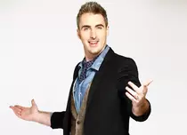 Ernest: ”Bebe e ca un al doilea job”