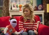 Disney Channel difuzează, în premieră, un nou serial. În distribuție este și o româncă