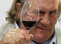 Gerard Depardieu e campion la băut