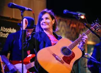 Elizabeth McGovern („Downton Abbey”) pleacă în turneu prin SUA