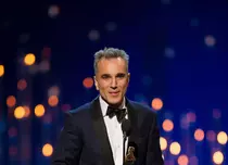 Daniel Day-Lewis a fost făcut cavaler de Prinţul William