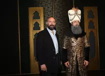 Halit Ergenç a fost la o expoziţie dedicată serialului „Suleyman Magnificul”