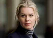 INTERVIU EXCLUSIV: Rebecca Romijn, despre noul ei serial, „Bibliotecarii”