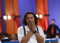 Florin Dumitrescu a fost sărutat de una dintre concurentele de la ”Hell’s Kitchen”