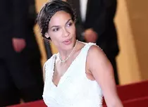 Rosario Dawson a adoptat o fetiţă de 12 ani