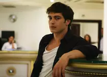 Çağatay Ulusoy e timid când trebuie să se sărute în seriale