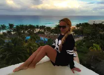 Anda Adam a stabilit data nunţii: se mărită în iunie | Galerie foto din vacanță