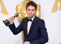 Eddie Redmayne negociază pentru rolul principal din spin-off-ul „Harry Potter ”