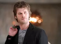 Kivanç Tatlituğ („Brad Pitt al Turciei”) va juca în serialul „Vikingii”